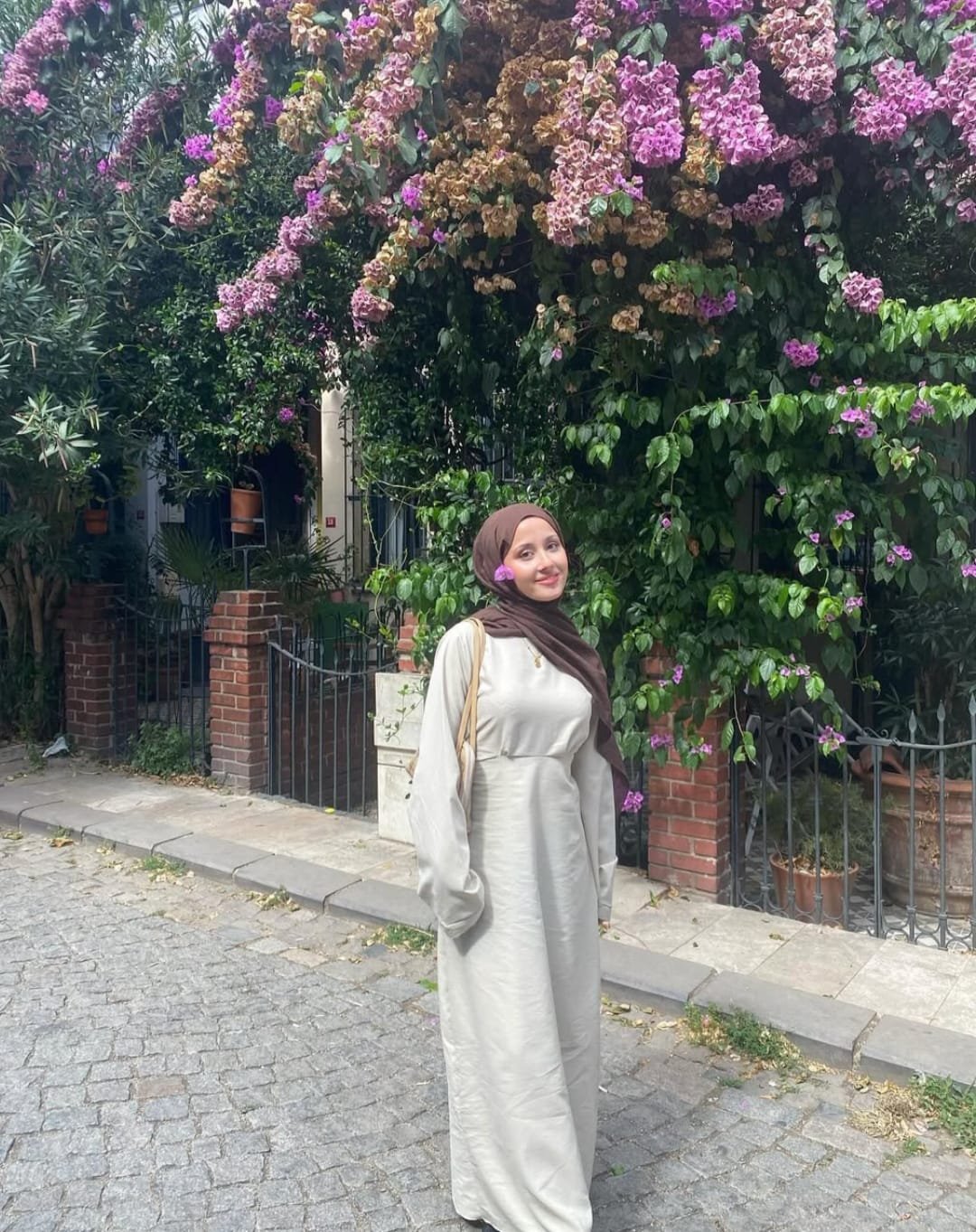 Menderes Eve Gelen Bayan Escort Gülden